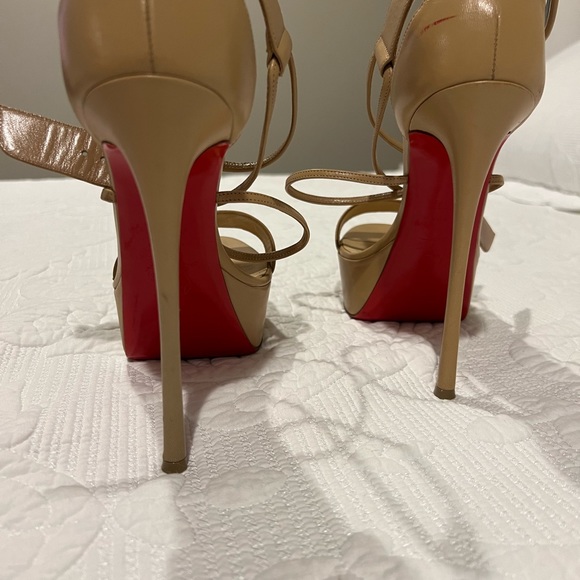 Christian Louboutine - Picture 3 of 4